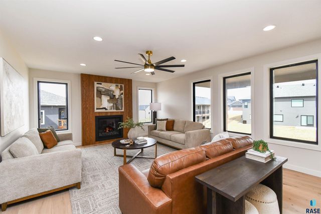 1504 W Bennett Dr Drive, Brandon, SD 57005