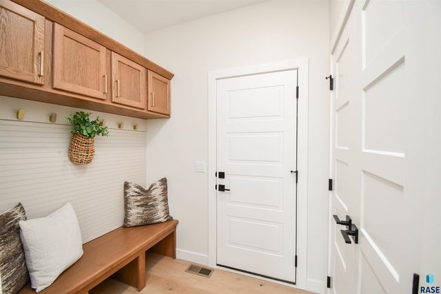 1504 W Bennett Dr Drive, Brandon, SD 57005