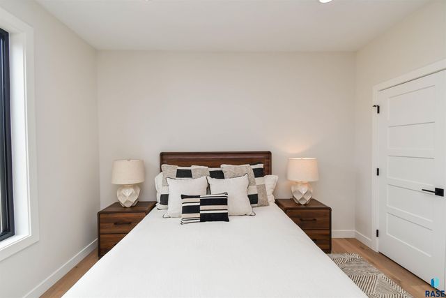 1504 W Bennett Dr Drive, Brandon, SD 57005