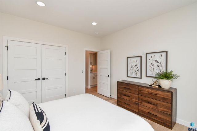 1504 W Bennett Dr Drive, Brandon, SD 57005