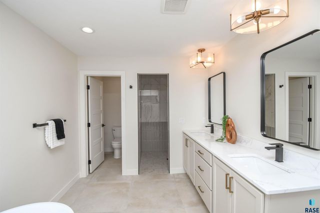 1504 W Bennett Dr Drive, Brandon, SD 57005