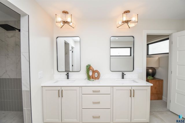 1504 W Bennett Dr Drive, Brandon, SD 57005