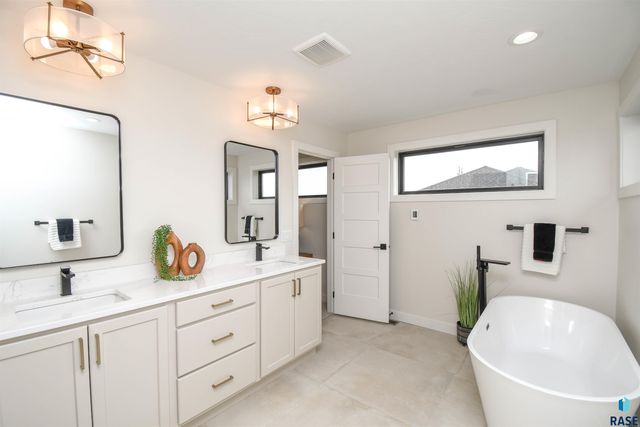 1504 W Bennett Dr Drive, Brandon, SD 57005