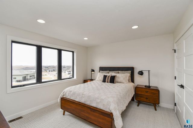 1504 W Bennett Dr Drive, Brandon, SD 57005