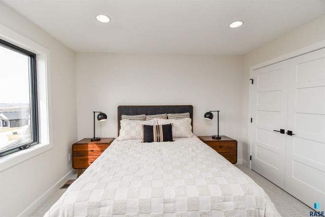 1504 W Bennett Dr Drive, Brandon, SD 57005