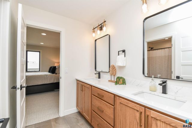 1504 W Bennett Dr Drive, Brandon, SD 57005