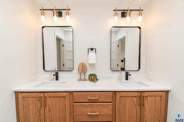 1504 W Bennett Dr Drive, Brandon, SD 57005