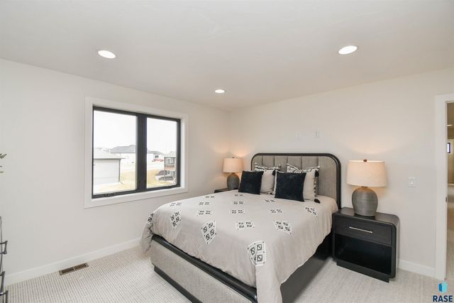 1504 W Bennett Dr Drive, Brandon, SD 57005