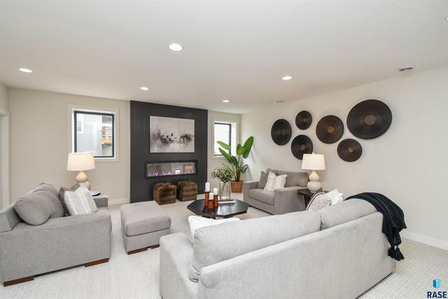 1504 W Bennett Dr Drive, Brandon, SD 57005