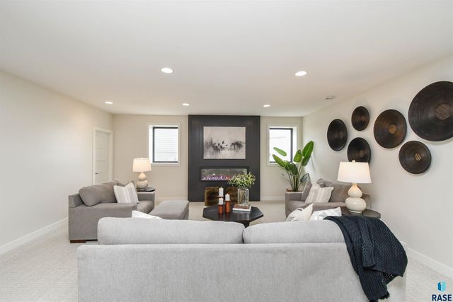 1504 W Bennett Dr Drive, Brandon, SD 57005