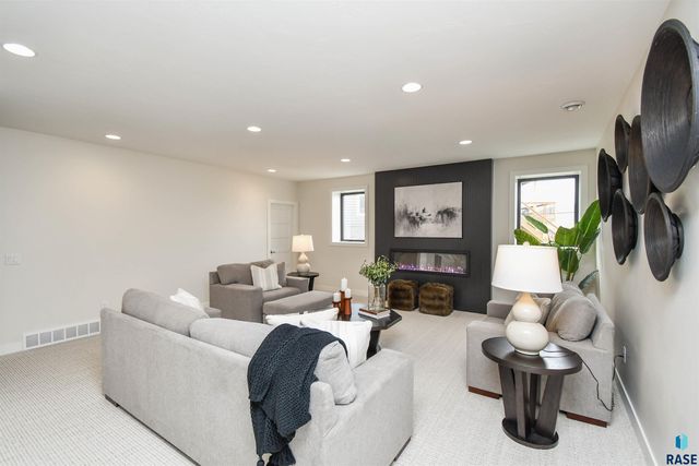 1504 W Bennett Dr Drive, Brandon, SD 57005