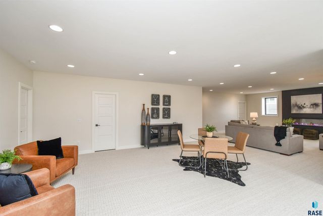 1504 W Bennett Dr Drive, Brandon, SD 57005