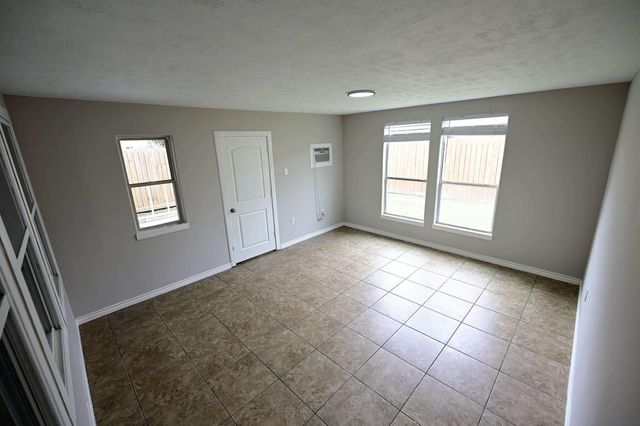 2810 Packard Elm Street, Houston, TX 77038