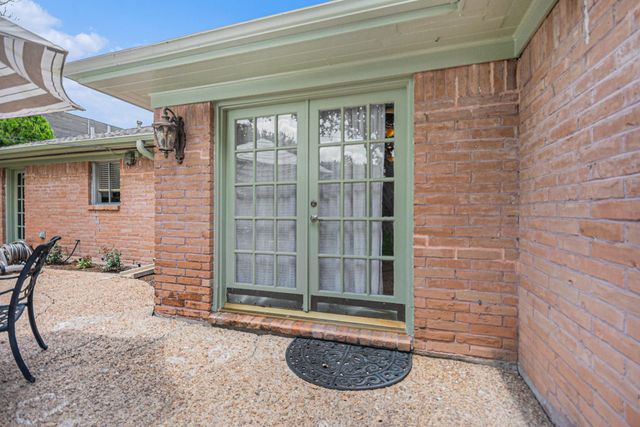 12847 Memorial Drive, Houston, TX 77024