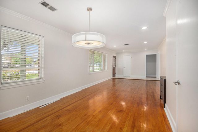 12847 Memorial Drive, Houston, TX 77024