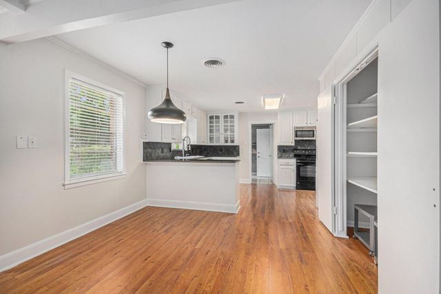 12847 Memorial Drive, Houston, TX 77024