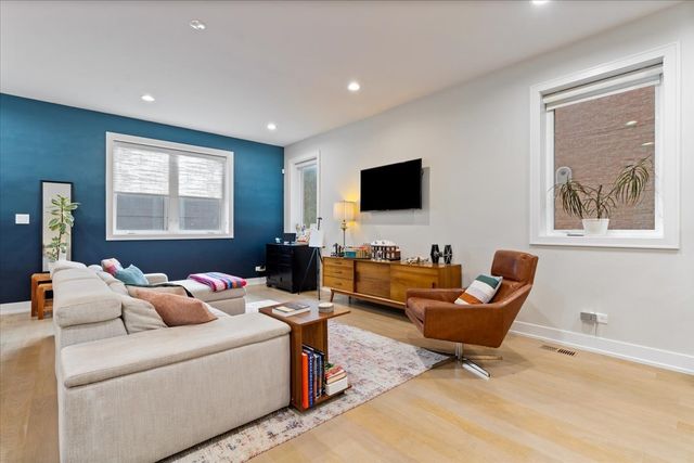 3033 N Clybourn Avenue 1, Chicago, IL 60618