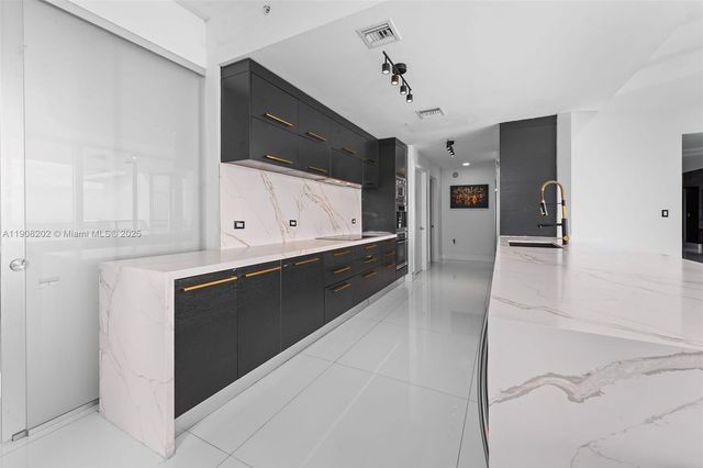 900 Biscayne Blvd PH6201, Miami, FL 33132