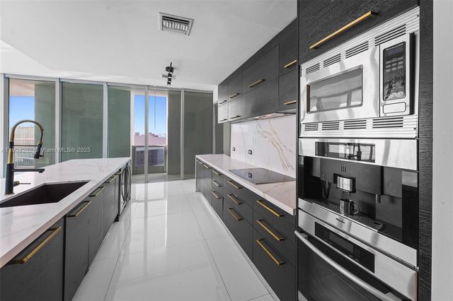 900 Biscayne Blvd PH6201, Miami, FL 33132