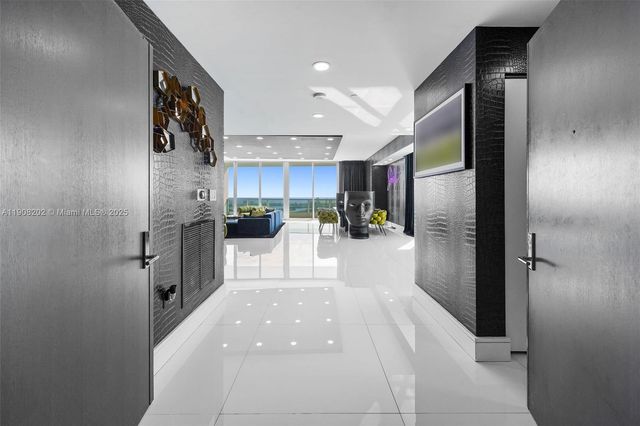 900 Biscayne Blvd PH6201, Miami, FL 33132