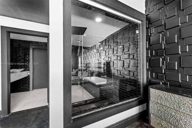 900 Biscayne Blvd PH6201, Miami, FL 33132