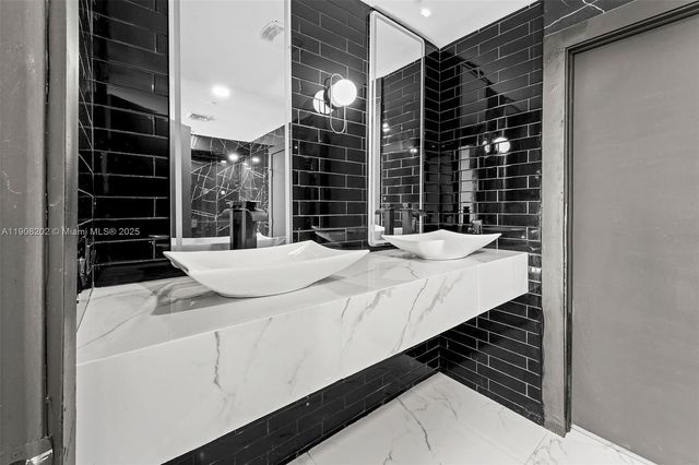 900 Biscayne Blvd PH6201, Miami, FL 33132