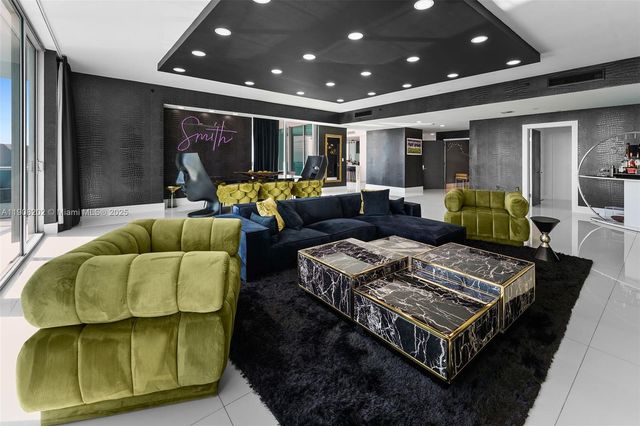 900 Biscayne Blvd PH6201, Miami, FL 33132