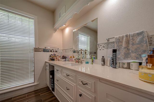 1407 Ella Circle, Houston, TX 77090