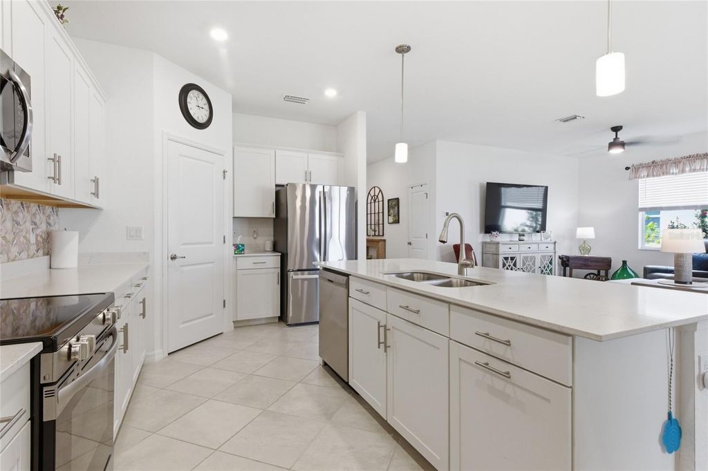 Image 11 of property listing at 19060 CABERNET COURT, Venice, FL 34293