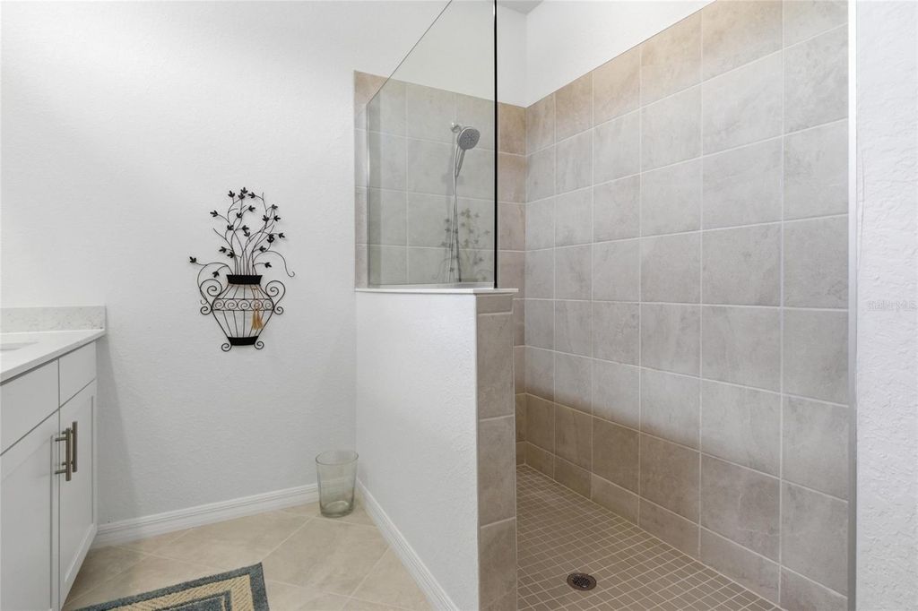 Image 23 of property listing at 19060 CABERNET COURT, Venice, FL 34293