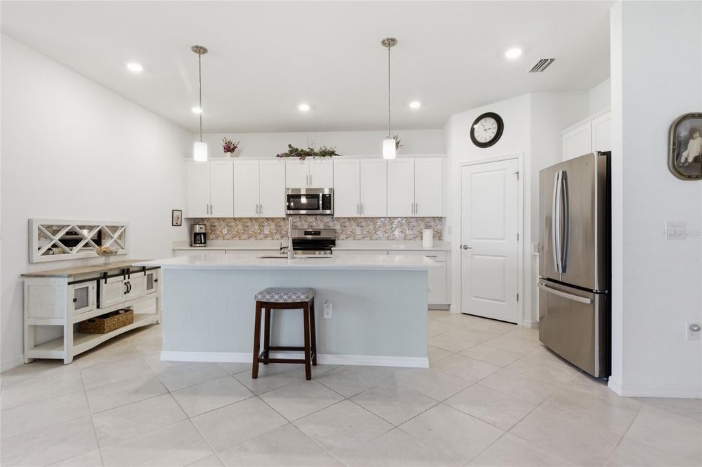 Image 5 of property listing at 19060 CABERNET COURT, Venice, FL 34293