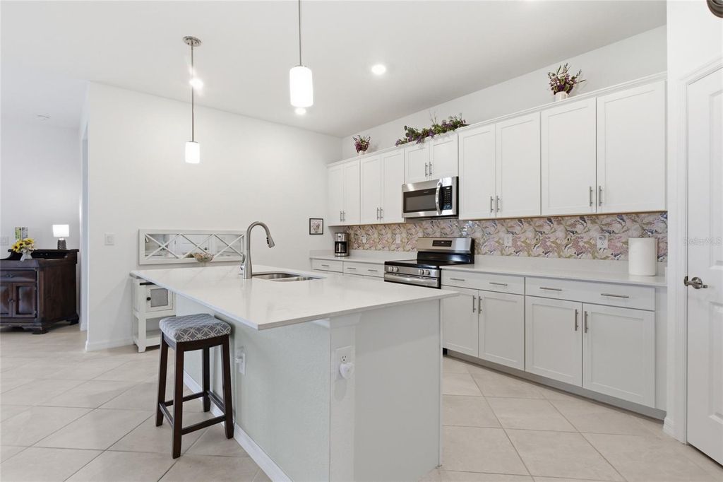 Image 6 of property listing at 19060 CABERNET COURT, Venice, FL 34293