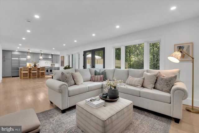 2520 N VERNON ST, Arlington, VA 22207