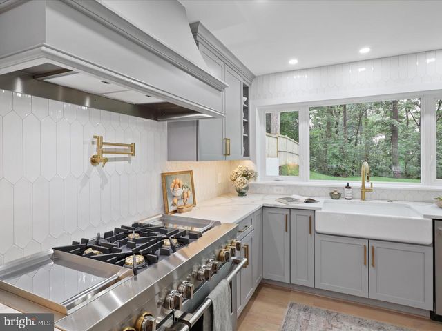 2520 N VERNON ST, Arlington, VA 22207