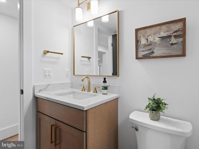 2520 N VERNON ST, Arlington, VA 22207