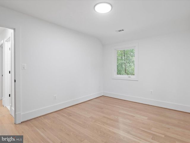 2520 N VERNON ST, Arlington, VA 22207