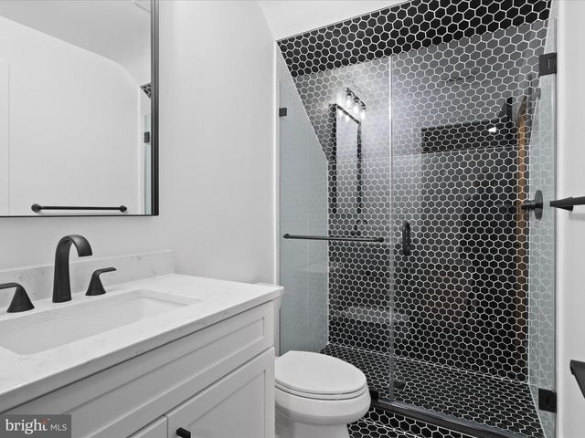 2520 N VERNON ST, Arlington, VA 22207