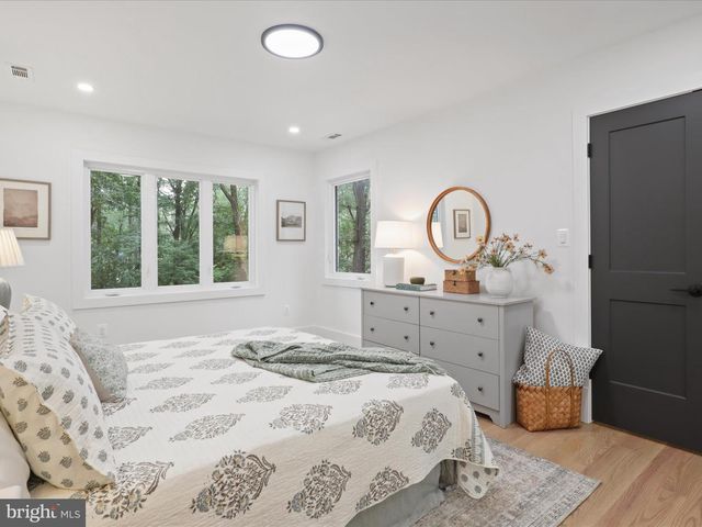 2520 N VERNON ST, Arlington, VA 22207