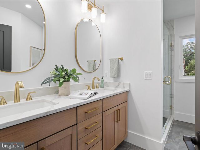 2520 N VERNON ST, Arlington, VA 22207