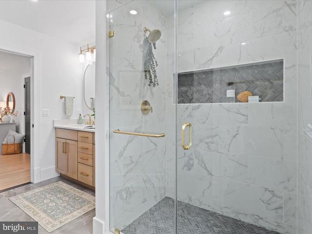 2520 N VERNON ST, Arlington, VA 22207