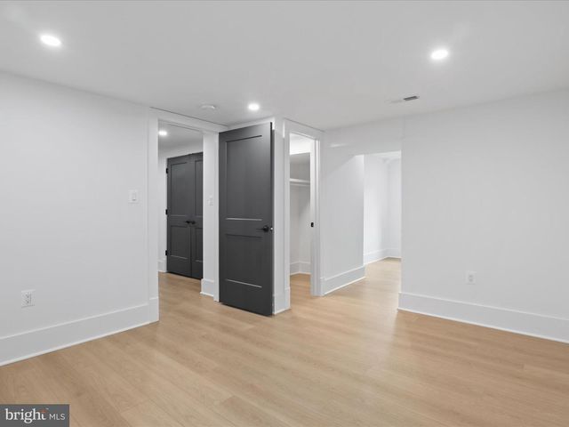 2520 N VERNON ST, Arlington, VA 22207