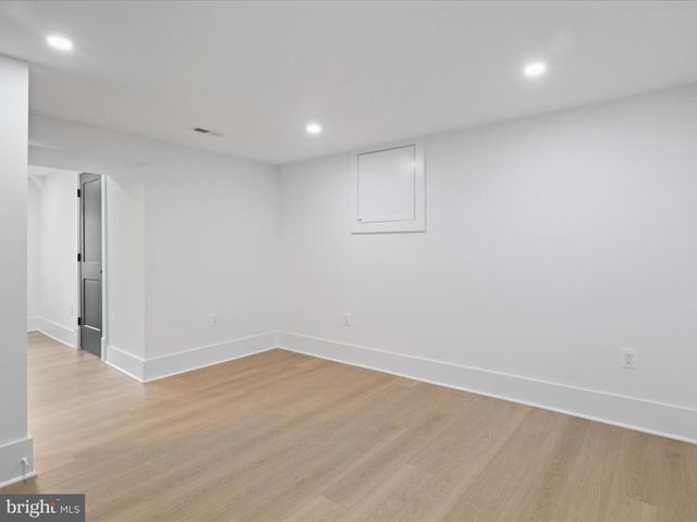 2520 N VERNON ST, Arlington, VA 22207