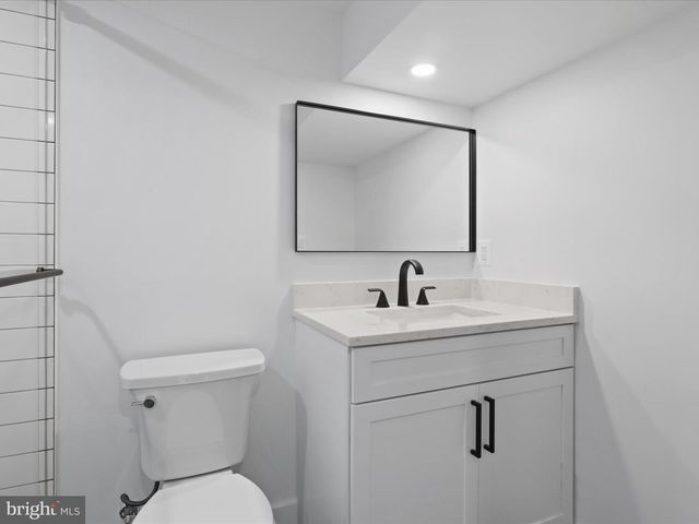 2520 N VERNON ST, Arlington, VA 22207