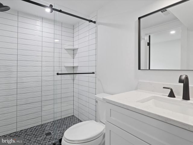 2520 N VERNON ST, Arlington, VA 22207