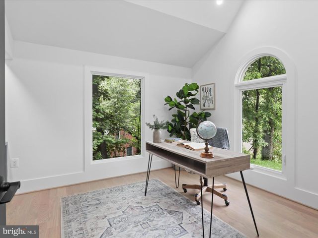 2520 N VERNON ST, Arlington, VA 22207