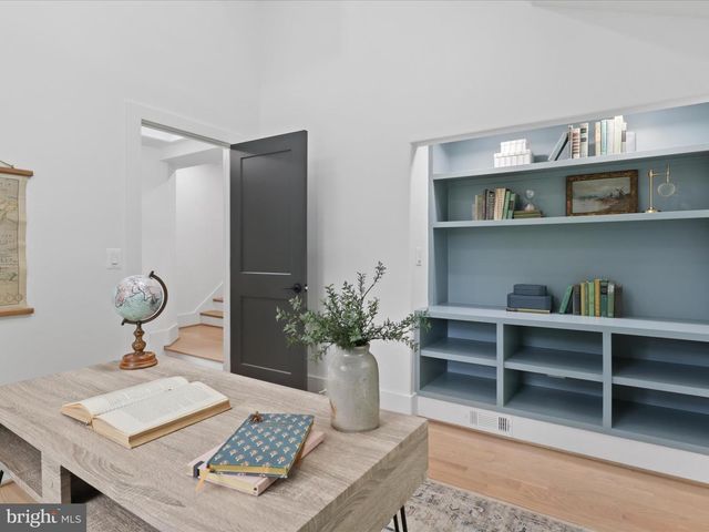 2520 N VERNON ST, Arlington, VA 22207