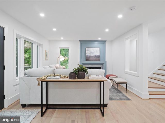 2520 N VERNON ST, Arlington, VA 22207