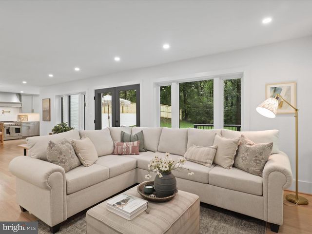 2520 N VERNON ST, Arlington, VA 22207