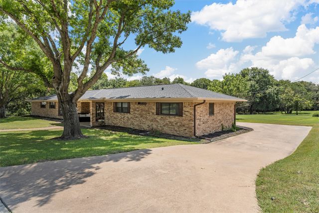 2402 White Street, Clifton, TX 76634