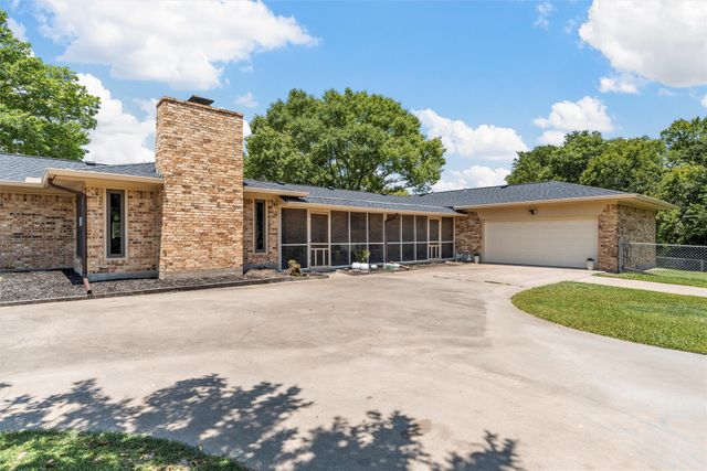 2402 White Street, Clifton, TX 76634